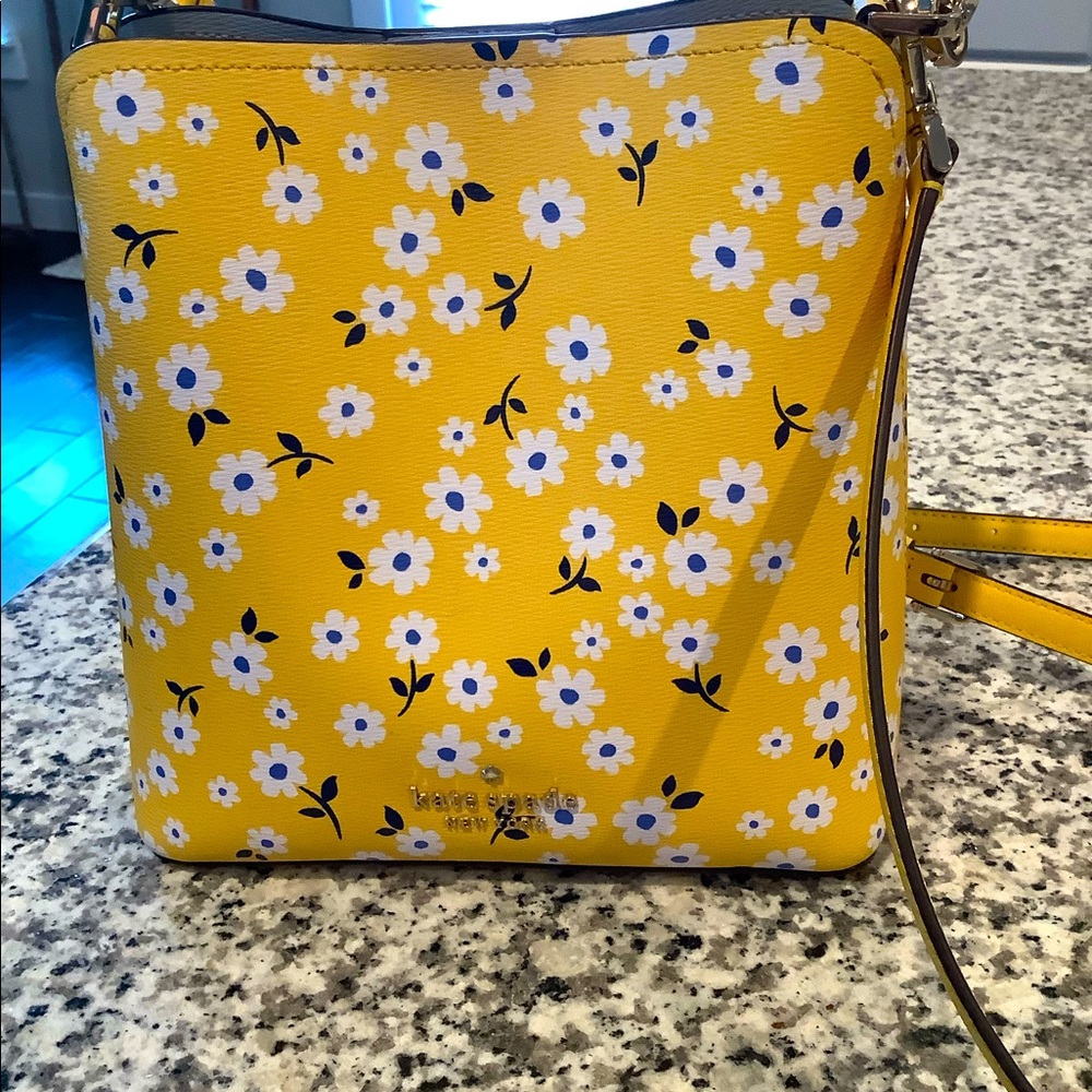 Kate Spade Darcy Florette small bucket handbag